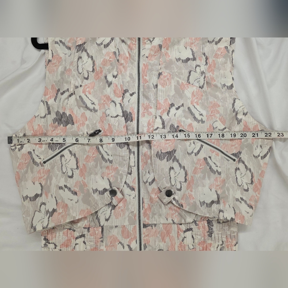FP Movement by Free People Pale Multi-Color Sleeveless Zip Front Vest - Picture 9 of 12